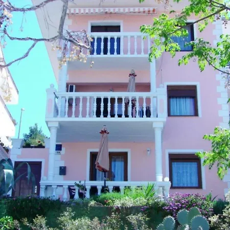 Apartmens Spiko 2 3* هفار